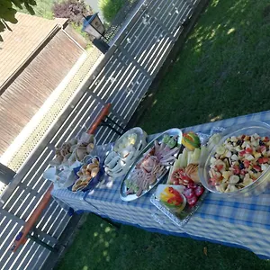 Schöne Mit Großer Terrasse. Apartment